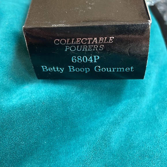 Betty Boop Decorative Wine Pourer - Picture 10 of 10